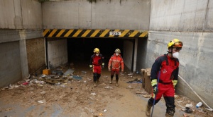 Equipos de rescate intensifican búsqueda en garajes mientras nuevas tormentas golpean Barcelona y Valencia 1