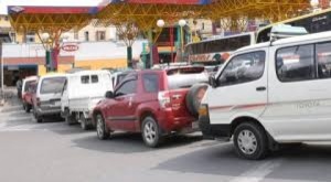 Persisten las filas largas para cargar combustible en la ciudad de La Paz 1