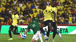 Una mano intencional de José Sagredo derrumba a Bolivia ante Ecuador  1