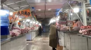 La venta de carne en mercados paceños es normal; vendedores decidirán si se suman al paro o no  1