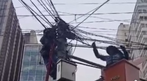 De La Paz y empresas de telecomunicaciones realizan limpieza de cables en la avenida Roma 1