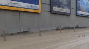 Lodo cubre la avenida Costanera  tras mazamorra en Bajo Llojeta; Alcaldía cierra la vía 1