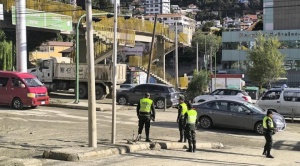 Alcaldía habilita la avenida Costanera, pero sigue trabajando para retirar el lodo del lugar afectado 1