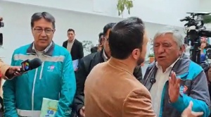 Diputado Reyes intenta agredir al alcalde Arias y empuja a un funcionario municipal 1