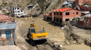 Bajo Llojeta: el barro baja a 5 metros; vecinos de la parte alta se quejan por falta de transporte 1