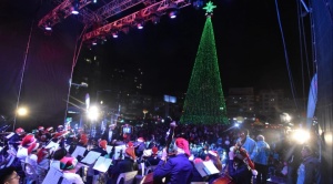 La Paz da inicio a la Navidad con el encendido del árbol más grande de Bolivia 1