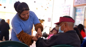 Cuatro albergues alteños reciben alimentos donados por competidores de la 5K Unifranz 1