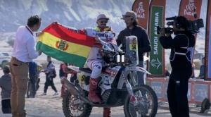 El Dakar está en marcha: Nosiglia luce la tricolor en el podio de salida  1