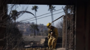 Los fuertes vientos amenazan con empeorar los incendios de Los Ángeles 1