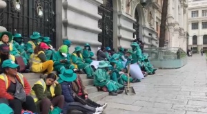 Trabajadores de La Paz Limpia mantienen sus protestas en el centro paceño 1