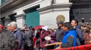 Afiliados a Fensegural protestan en contra del gerente de la CNS 1