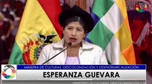 Ministra de Culturas reconoce que “no  hemos corroborado” que empresa  usara gorras bolivianas en vez de chinas 1