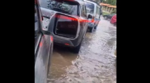 Rotura de tubería en sector del parque La Florida provoca fuga de agua,  inundaciones y corte de servicio 1