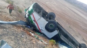 Policía reporta 19 víctimas fatales por el vuelco de un bus que iba de La Paz a Villazón 1