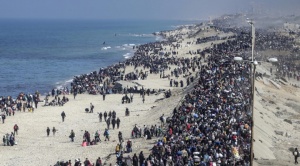 Decenas de miles de palestinos cruzan al norte de Gaza para encontrar un enclave arrasado 1