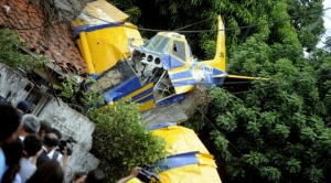 Avioneta cae sobre una vivienda en un barrio de la ciudad de Santa Cruz 1