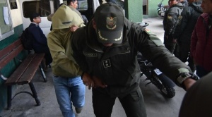 Aprehenden a cuatro policías acusados de extorsión y robo de más de Bs 600 mil 1