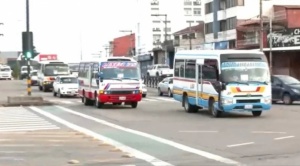 Micreros devuelven cambio con un dulce en Santa Cruz ante el incremento del pasaje a Bs. 2,30 1