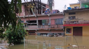 Un nuevo desborde del río Tipuani dejó viviendas bajo el agua 1