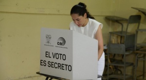 La candidata correísta Luisa González denuncia "irregularidades" en elecciones de Ecuador 1