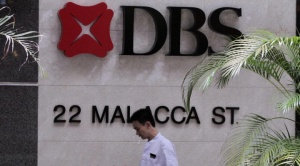 DBS, el mayor banco del Sudeste Asiático, prevé recortar 4.000 empleos en 3 años por la IA 1