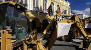 Empresas constructoras de Cochabamba exigen pagos a la Alcaldía de esa ciudad y bloquean plaza principal 1