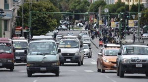 Pasajeros denuncian que choferes les cobran más de lo establecido 1