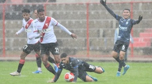 Blooming acaba con tres expulsados, pero se clasifica a la final del torneo amistoso 1