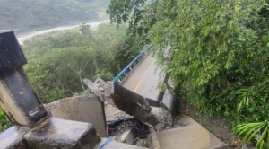 Colapso del puente Santa Bárbara deja incomunicado a Caranavi 1