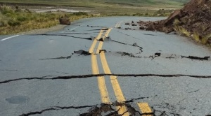 Derrumbe en vía deja incomunicada y sin energía eléctrica a Corocoro y a 25 pueblos aledaños 1