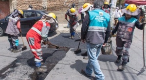 Reparan bache de la av. 6 de Agosto y otros que se registran en la ciudad 1