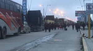 Transportistas inician paro indefinido por la escasez de combustible con bloqueos en El Alto 1