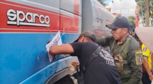 Aprehenden a conductores de dos cisternas  que trasladaban combustible en Caranavi 1