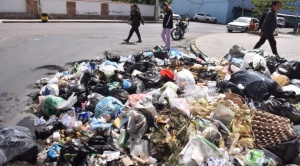 Cuarto día de bloqueo en K'ara K'ara: la basura se acumula en varias zonas de Cochabamba 1