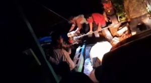 Rescatan con vida a los nueve ocupantes de una embarcación que naufragó en el río Mamoré, en Beni 1