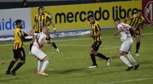 Nacional desperdicia dos goles a favor y cede un empate ante Guaraní 1