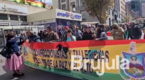 Sector de confeccionistas y talleristas de La Paz y El Alto marchan ante la crisis económica del país 1