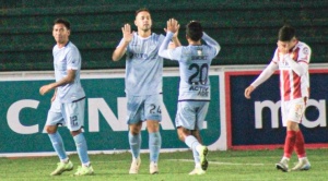 Regalo de 90 años: Aurora gana su primer partido como visitante 1