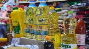 Escasez de aceite dispara precios y obliga a comerciantes a romper sellos para evitar la reventa 1