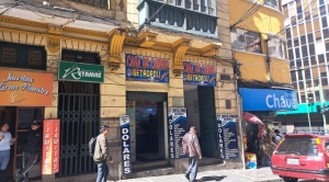 En una semana, el dólar baja al menos un boliviano en casas de cambio del centro de La Paz 1