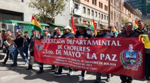 Luego de marchar en el centro de La Paz, choferes realizan un mitin, quieren  una reunión directa con el presidente  1