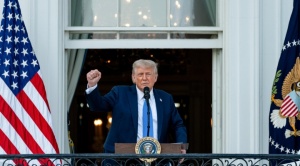 Trump prohibe la entrada a EEUU de nacionales de doce países y limita la de otros siete 1