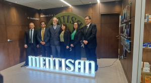 Mentisan presenta su lata conmemorativa por el Bicentenario de Bolivia 1