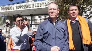 Dunn presenta su recurso al TSE que impugna su ibhabilitación 1
