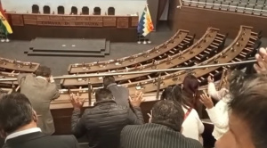Evangélicos oran en la Asamblea Legislativa para sacar a los “demonios” 1