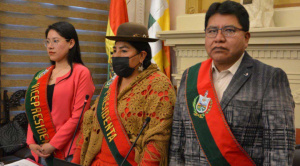 Chambilla dice que Arias no puede decir que no habrá sesión de honor e invita al evento a diferentes autoridades 1