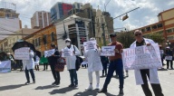 Movilizaciones de trabajadores municipales y de la CNS colapsaron el centro paceño y transeúntes protestan  