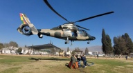 Gobierno lleva dos helicópteros para apoyar la lucha contra incendios en Santa Cruz