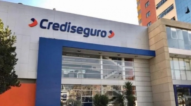 Crediseguro apoya con Bs. 25 mil a familiares de siete víctimas del coronavirus en el sector salud