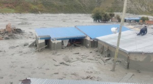 Arce informa que fueron evacuados  habitantes de más de 40 viviendas de  comunidad afectada por mazamorra 